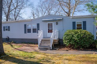 27 Aspen Cir, Rockland, MA 02370