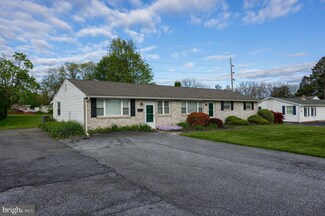 352 S Sporting Hill Rd, Mechanicsburg, PA 17050
