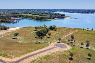 371 Lakewood Ln, Honey Grove, TX 75446