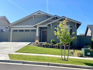 3960 Arizona Dr, Medford, OR 97504