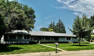1918 Home St, Hastings, NE 68901