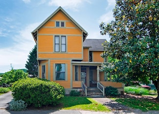 162 Monroe St N, Alderson, WV 24910