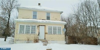 414 7th St SW, Chisholm, MN 55719