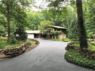 2424 Rutledge Rd, Transfer, PA 16154