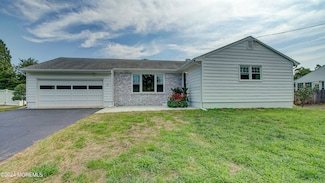 15 Rose St, Lincroft, NJ 07738
