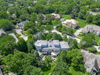 125 Circle Ridge Dr, Burr Ridge, IL 60527