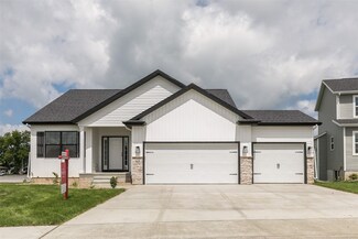 806 Crestview Dr, Solon, IA 52333