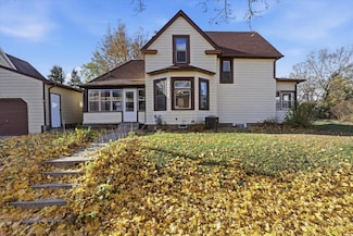 4 Elizabeth St W, Saint Paul, MN 55107