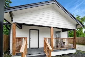 3215 Adelia St, Houston, TX 77026