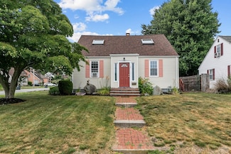 29 Cedar St, Somerset, MA 02726