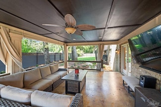 457 Boone Ln, Fairhope, AL 36532