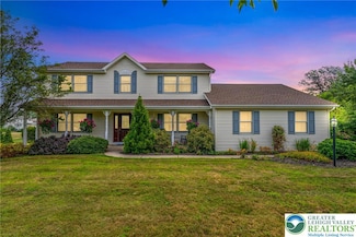 5033 Ancinetta Dr, Schnecksville, PA 18078