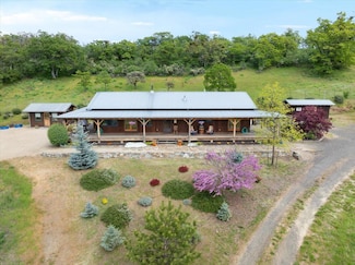 7575 Torrey Pines Terrace, Eagle Point, OR 97524