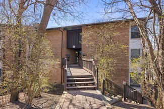 5508 E Lake Dr Unit F, Lisle, IL 60532