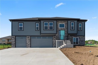 813 W Rader St, Lone Jack, MO 64086