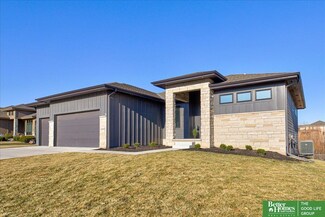 21006 Cedar St, Elkhorn, NE 68022