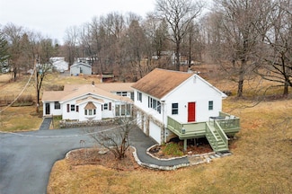 11-13 Eldridge Ln, Red Hook, NY 12571