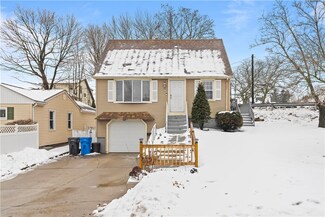 86 B St, Cranston, RI 02920