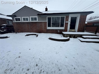 26301 Fernwood St, Roseville, MI 48066