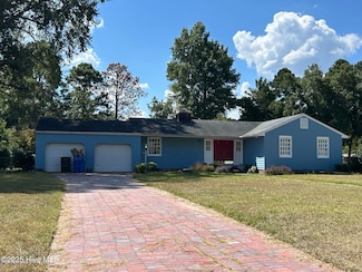 1303 Dogwood Ln, Laurinburg, NC 28352