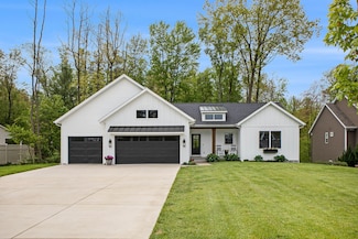 5346 Eagle Pass Dr, Hudsonville, MI 49426