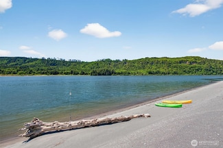 355 N Welcome Slough Rd, Cathlamet, WA 98612