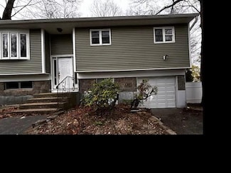 39 Browning Dr, Greenlawn, NY 11740
