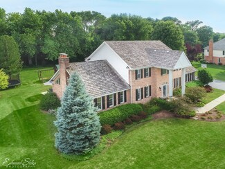70 Falcon Dr, Hawthorn Woods, IL 60047