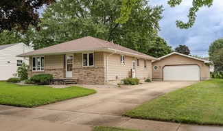 304 20th St NW, Austin, MN 55912