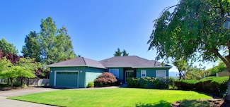4708 Cloudcrest Dr, Medford, OR 97504