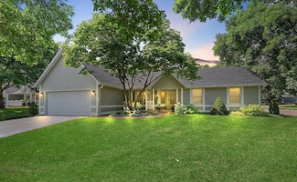 2458 Leyland Draw, Woodbury, MN 55125