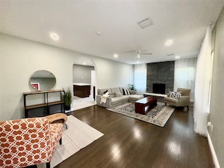 7135 Cayton St, Houston, TX 77061