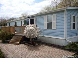 14 Woodside Ln, Weedsport, NY 13166