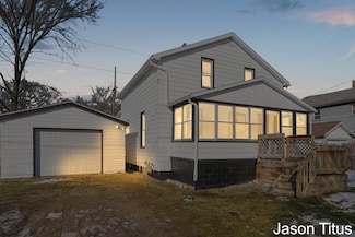 4388 12th St, Moline, MI 49335