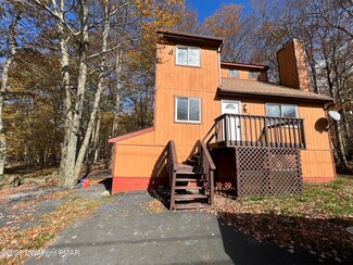 1059 Country Place Dr, Tobyhanna, PA 18466