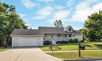 723 Columbia Dr, Poynette, WI 53955