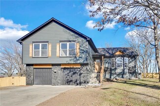 1500 Stonegate Terrace, Raymore, MO 64083