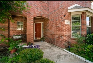 204 Colonial Ln, Euless, TX 76040