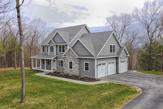70 Ridgeview Ln, New Boston, NH 03070