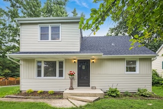 N631 Knollwood Dr, Wheaton, IL 60187