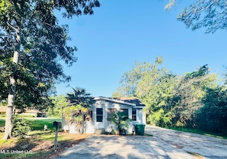 9437 Creosote Rd, Gulfport, MS 39503
