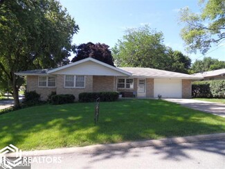 302 S Main St, Carroll, IA 51401