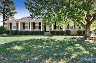 318 Spring Valley Ct SW, Huntsville, AL 35802