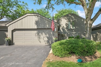 436 Shoreline Rd, Lake Barrington, IL 60010