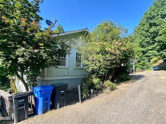 146 NE 6th St, Toledo, OR 97391