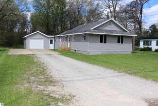 906 W 11th St, Mio, MI 48647
