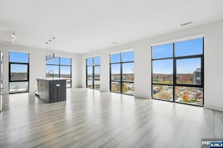 300 Market St Unit 422, Montvale, NJ 07645