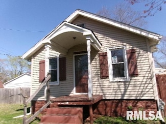 908 N 3rd St, Pekin, IL 61554