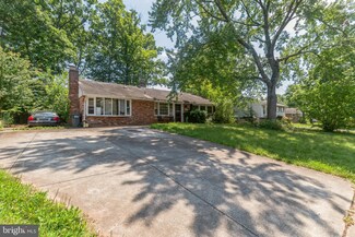 14809 Carlbern Dr, Centreville, VA 20120