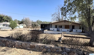304 & 306 Maple St, Santa Clara, NM 88026